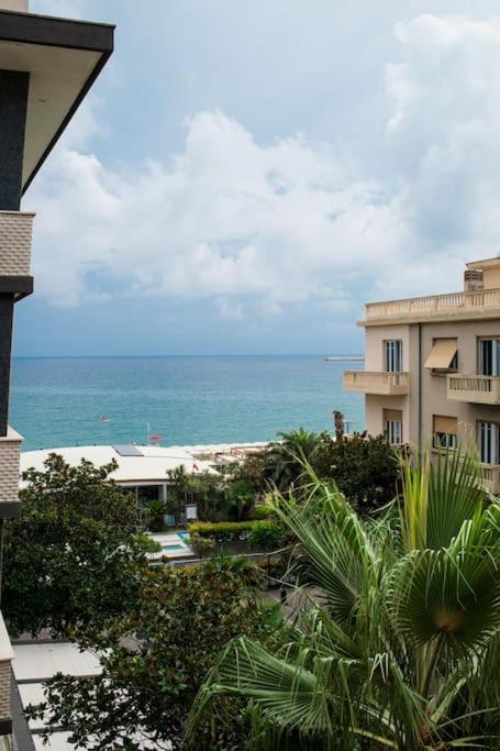 Appartement Le Finestre sul Mare à Albissola Marina Extérieur photo