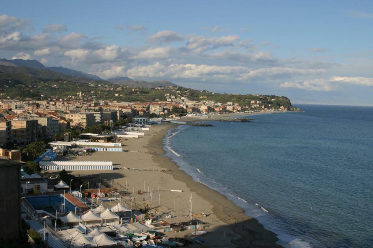Appartement Le Finestre sul Mare à Albissola Marina Extérieur photo
