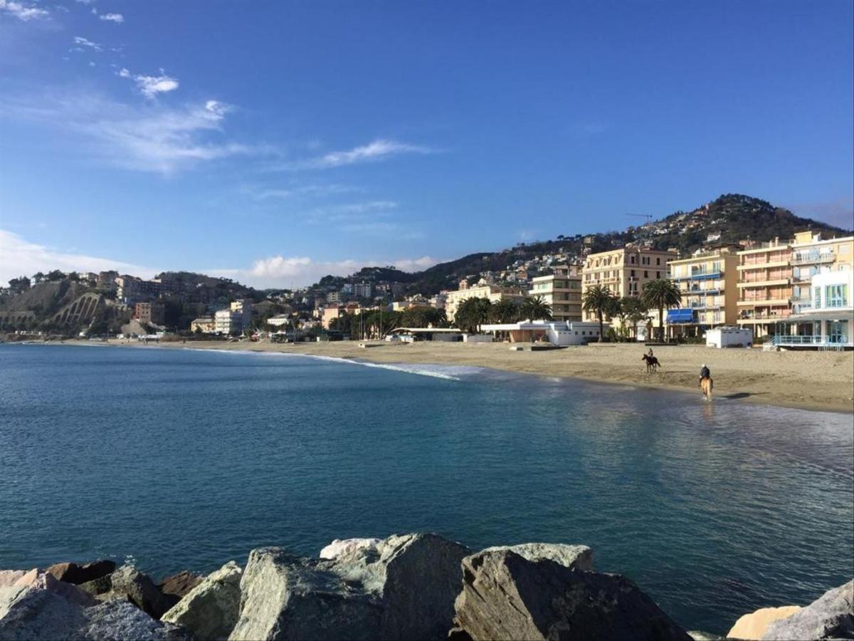 Appartement Le Finestre sul Mare à Albissola Marina Extérieur photo