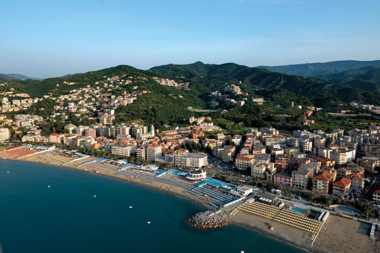 Appartement Le Finestre sul Mare à Albissola Marina Extérieur photo